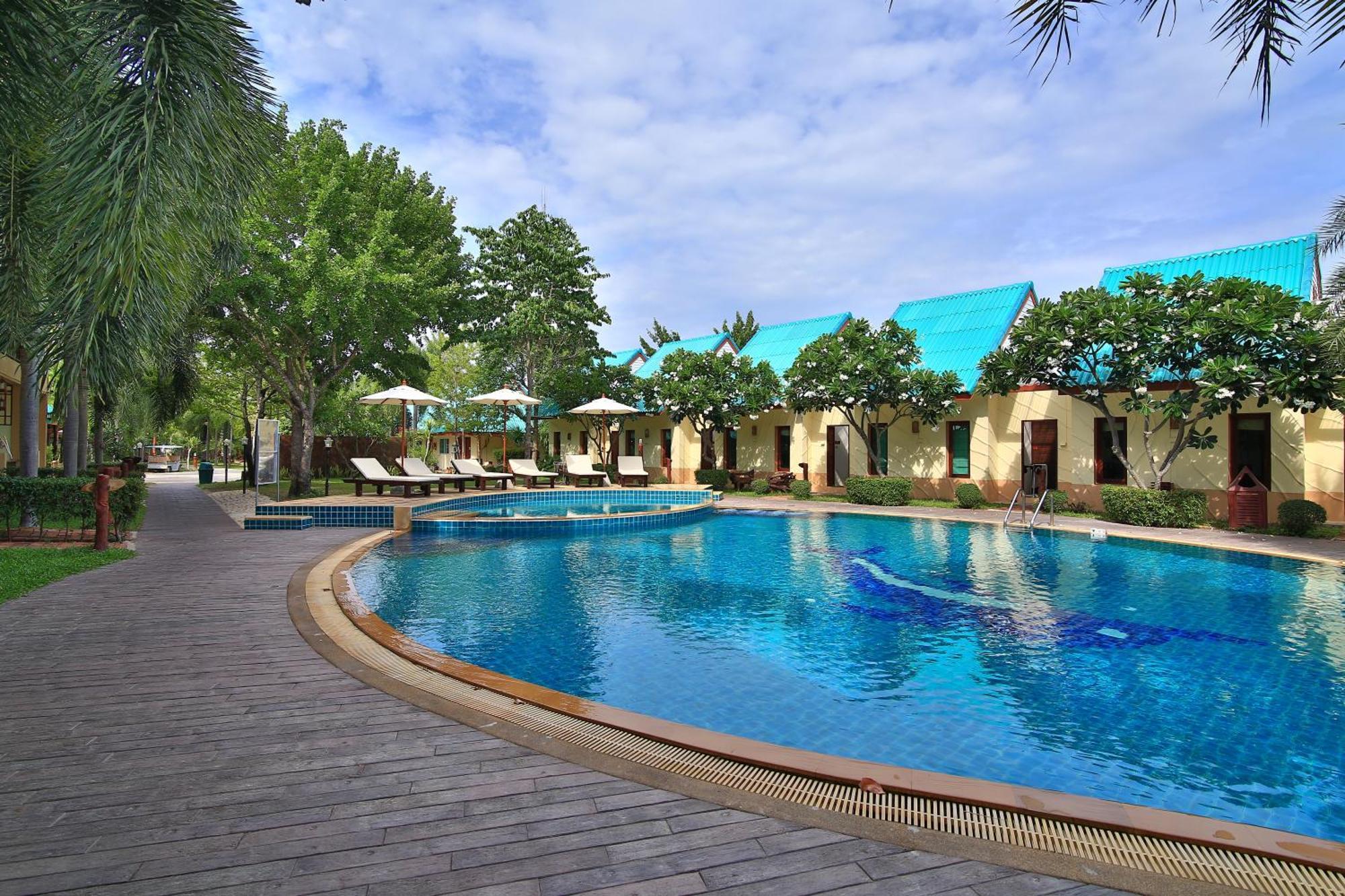 The Green Beach Resort Sam Roi Yot Bagian luar foto